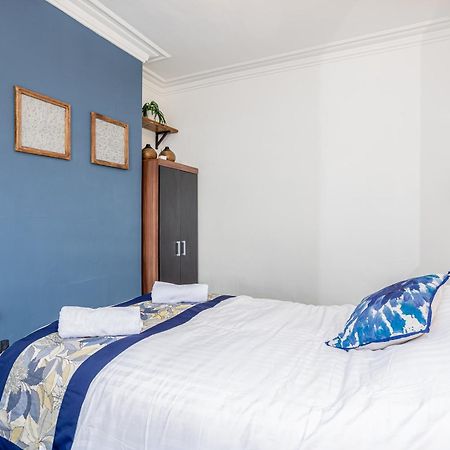 Coronation House By Yourstays - 3 Bedroom House In Newcastle-Under-Lyme Stoke-on-Trent エクステリア 写真