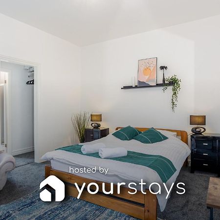 Coronation House By Yourstays - 3 Bedroom House In Newcastle-Under-Lyme Stoke-on-Trent エクステリア 写真