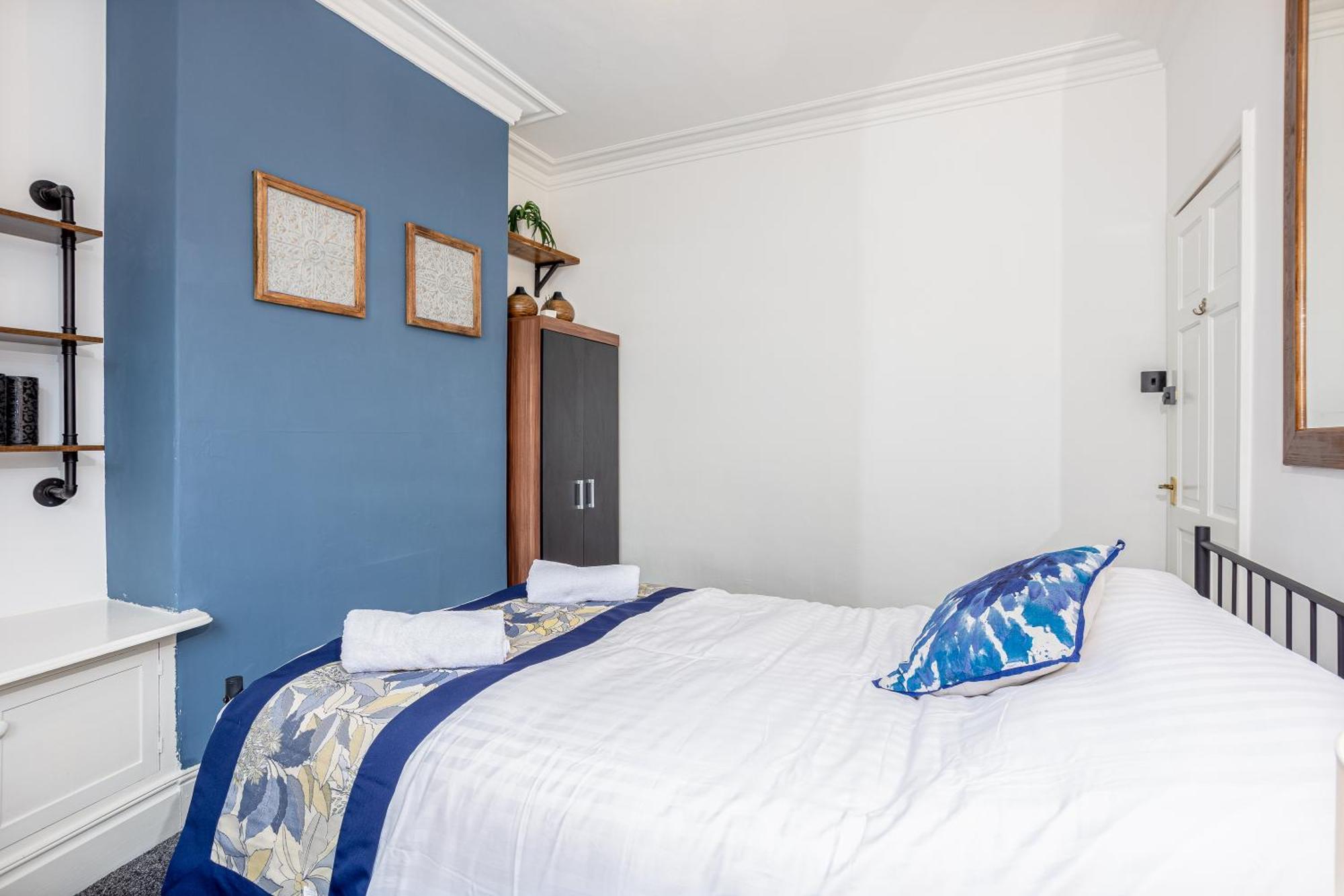 Coronation House By Yourstays - 3 Bedroom House In Newcastle-Under-Lyme Stoke-on-Trent エクステリア 写真