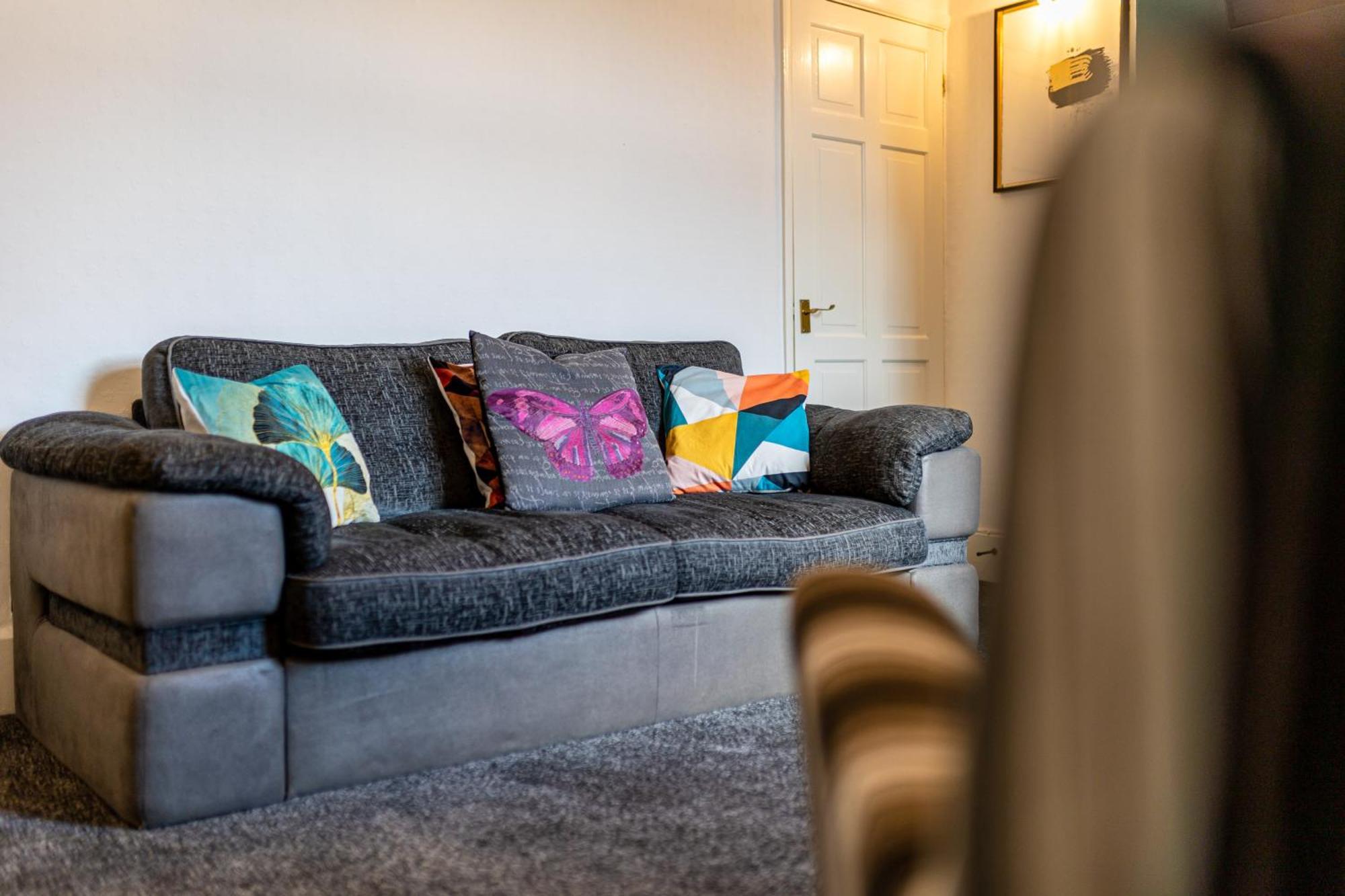 Coronation House By Yourstays - 3 Bedroom House In Newcastle-Under-Lyme Stoke-on-Trent エクステリア 写真