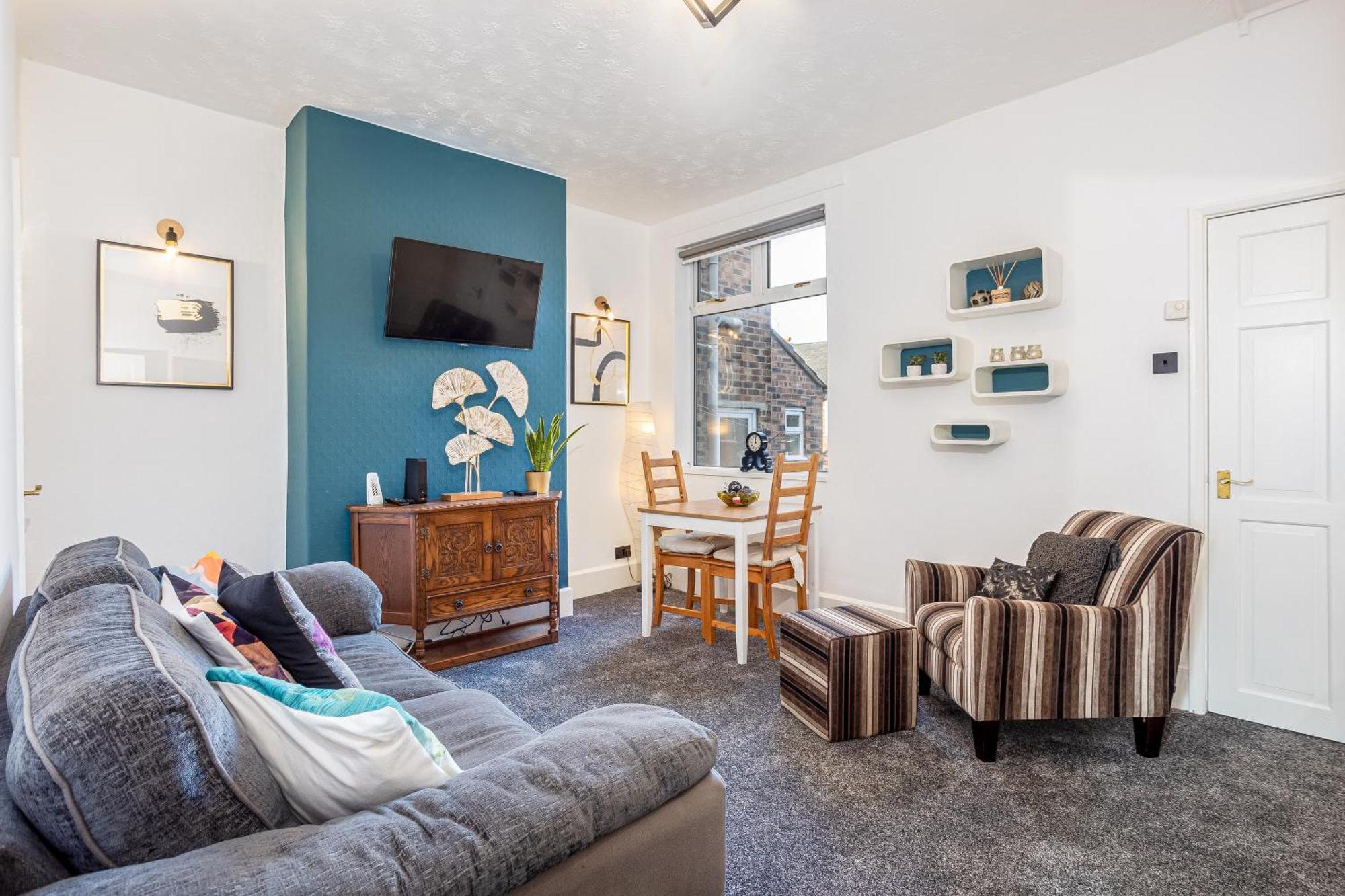 Coronation House By Yourstays - 3 Bedroom House In Newcastle-Under-Lyme Stoke-on-Trent エクステリア 写真
