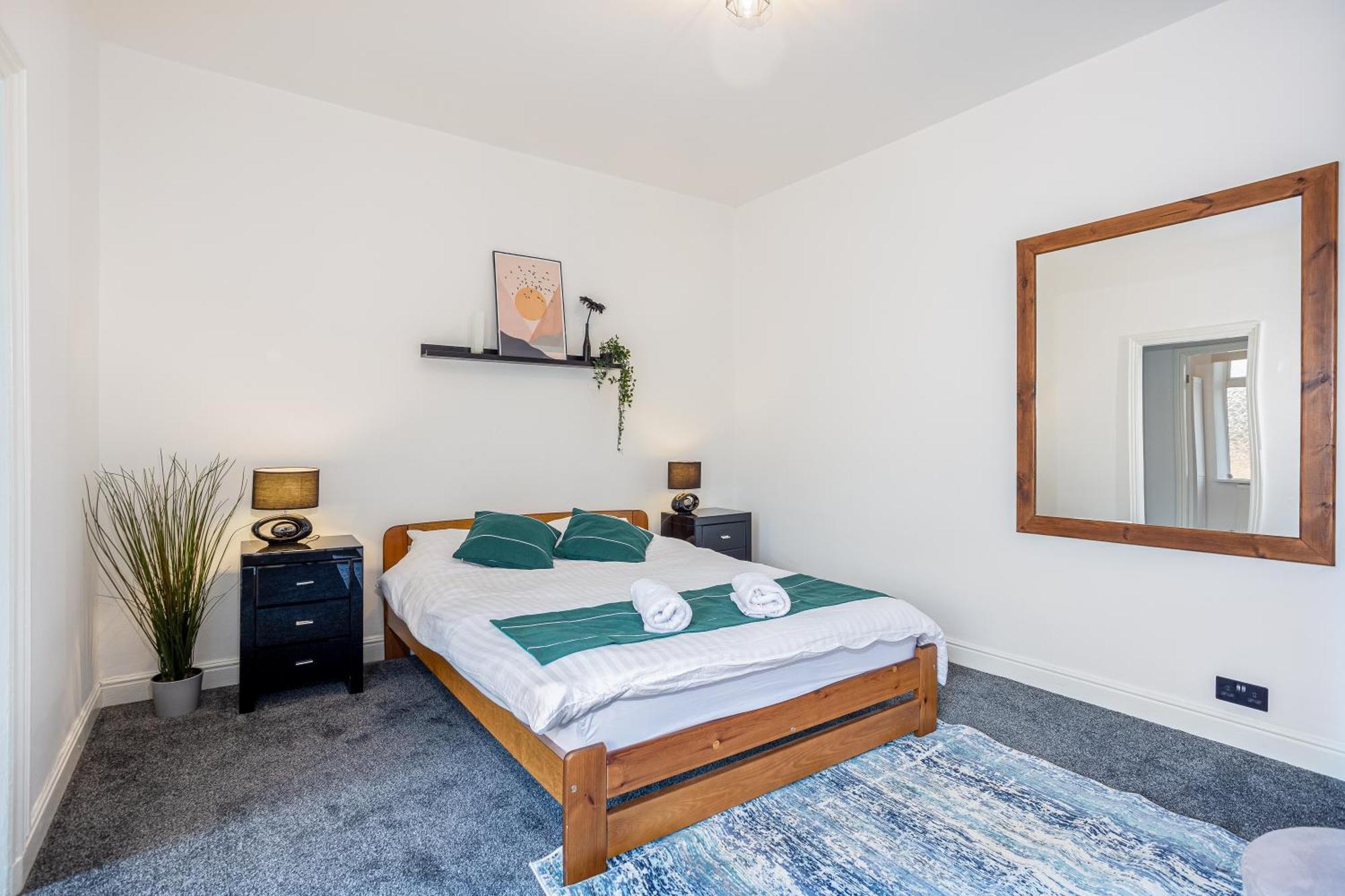 Coronation House By Yourstays - 3 Bedroom House In Newcastle-Under-Lyme Stoke-on-Trent エクステリア 写真