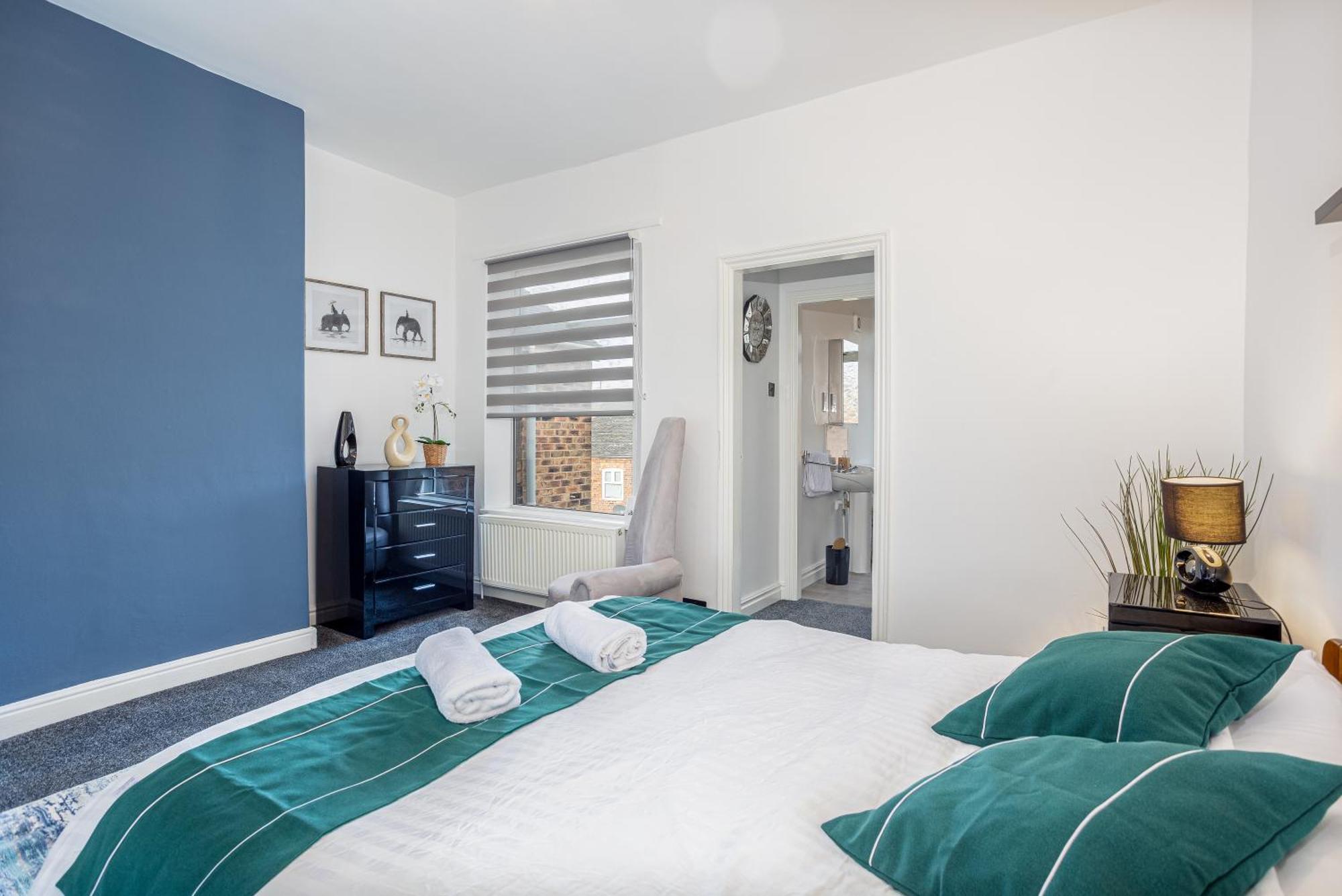 Coronation House By Yourstays - 3 Bedroom House In Newcastle-Under-Lyme Stoke-on-Trent エクステリア 写真