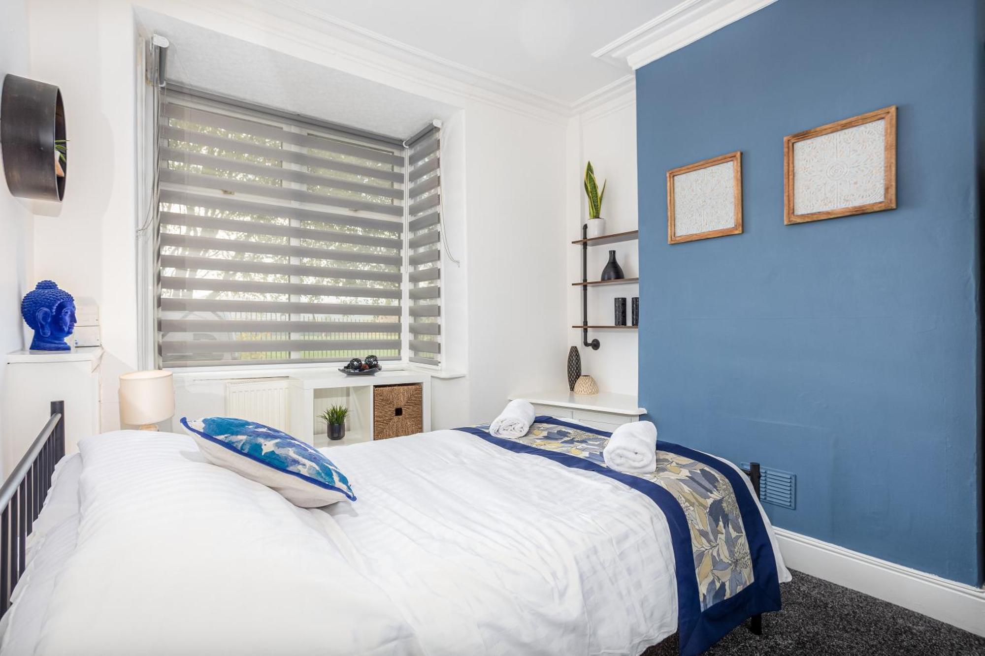 Coronation House By Yourstays - 3 Bedroom House In Newcastle-Under-Lyme Stoke-on-Trent エクステリア 写真