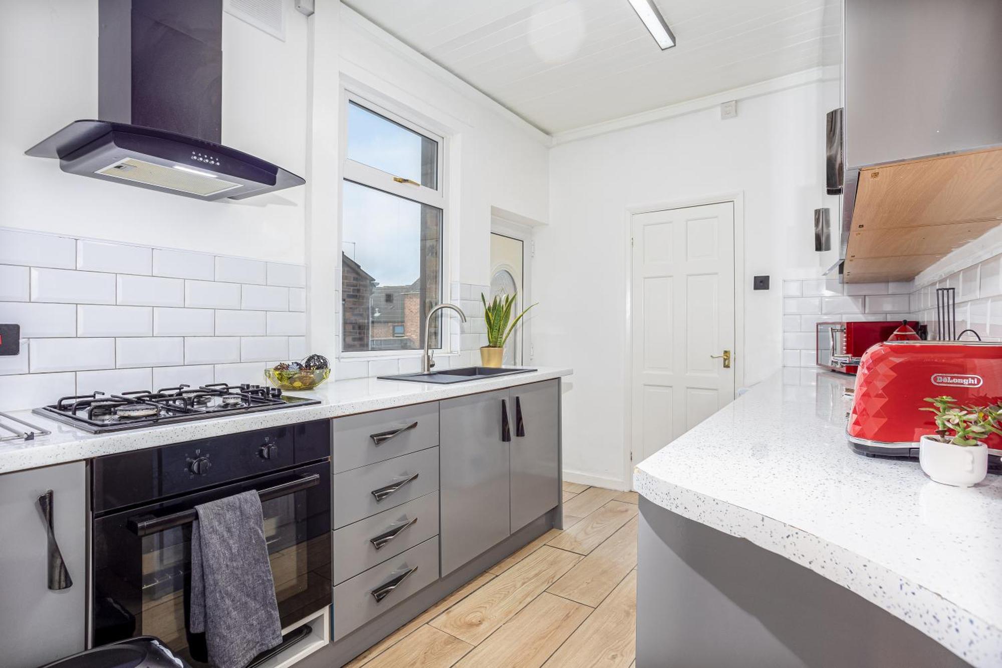 Coronation House By Yourstays - 3 Bedroom House In Newcastle-Under-Lyme Stoke-on-Trent エクステリア 写真