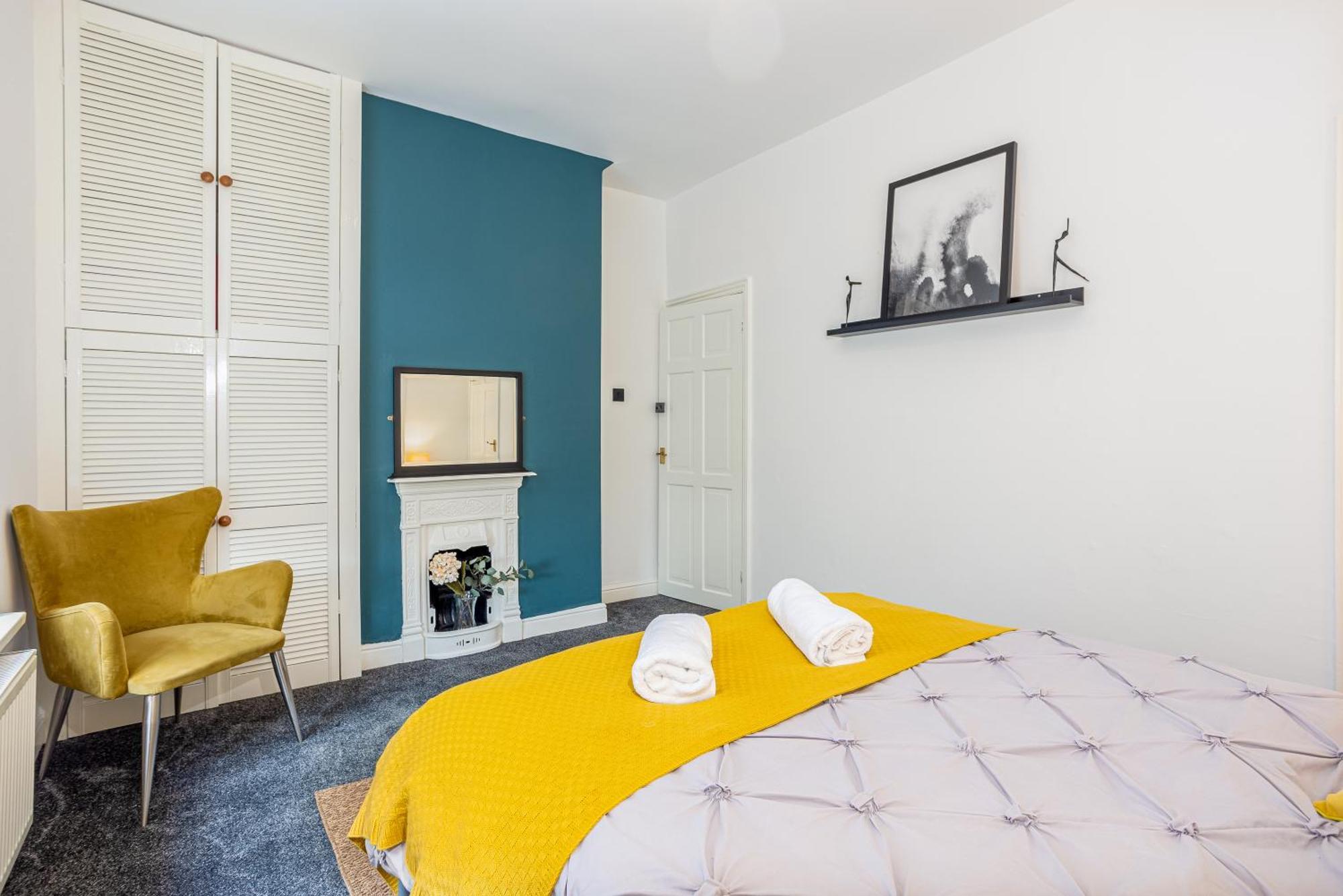 Coronation House By Yourstays - 3 Bedroom House In Newcastle-Under-Lyme Stoke-on-Trent エクステリア 写真